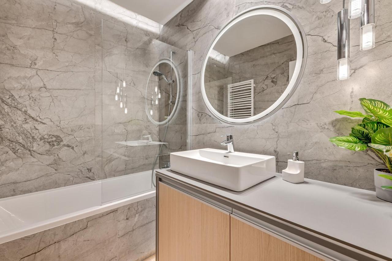 Diamond Suites - Sea View กดัญสก์ ภายนอก รูปภาพ